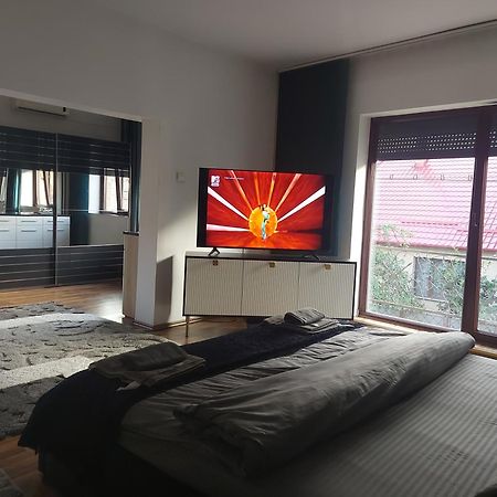 Cataleya Apart Home Oradea Ngoại thất bức ảnh